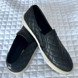 Steve Madden black leather slip-on/loafers